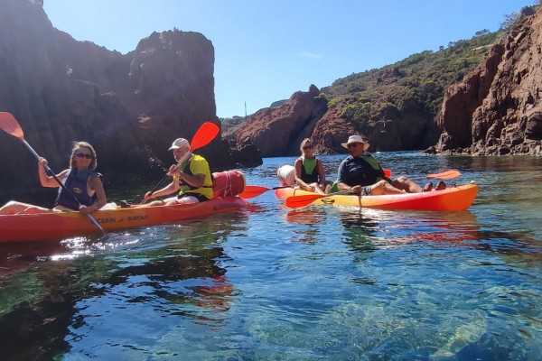 Excursion encadrée en Kayak-Estérel-Agay-Saint Raphael - Expérience Côte d'Azur