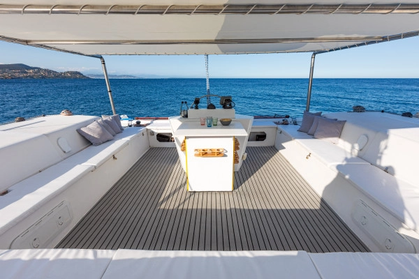 Sortie Catamaran Coucher de soleil et feux d'artifices de Cannes - Théoule sur Mer - Expérience Côte d'Azur