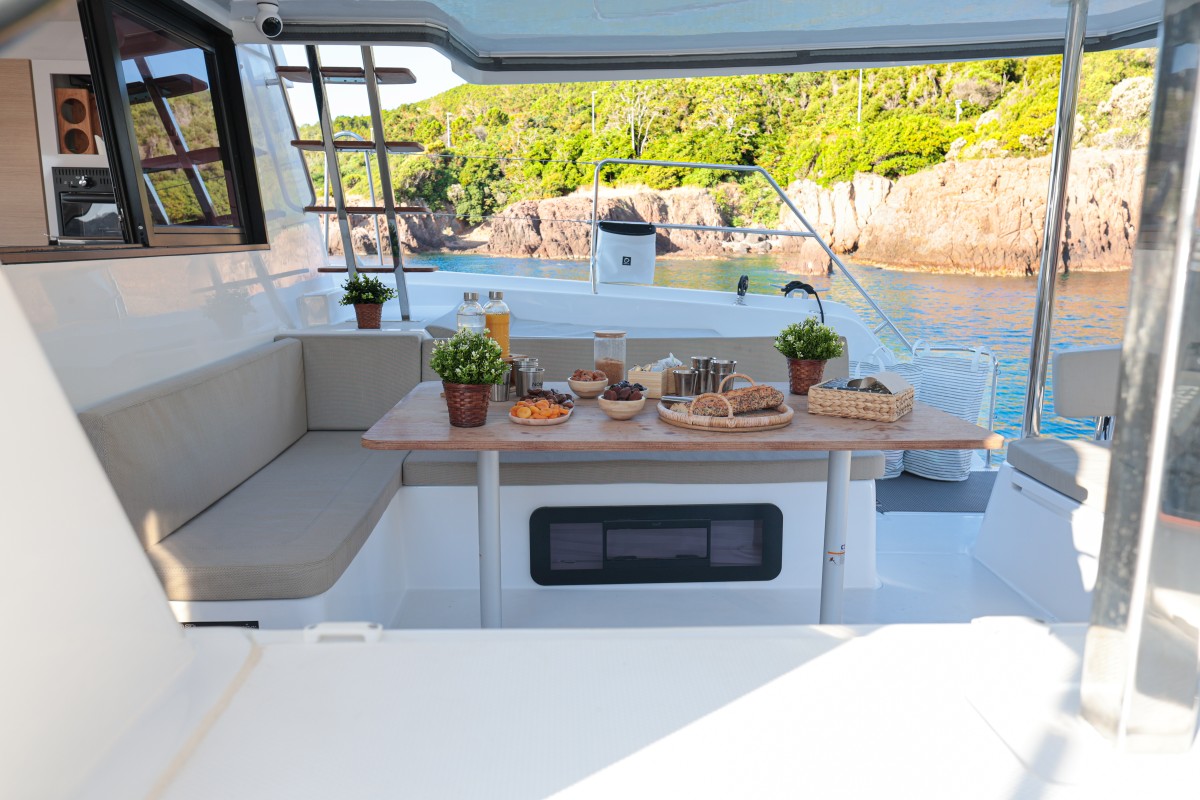 Excursion privée en catamaran 1/2 Journée - baignade et détente en mer - Expérience Côte d'Azur