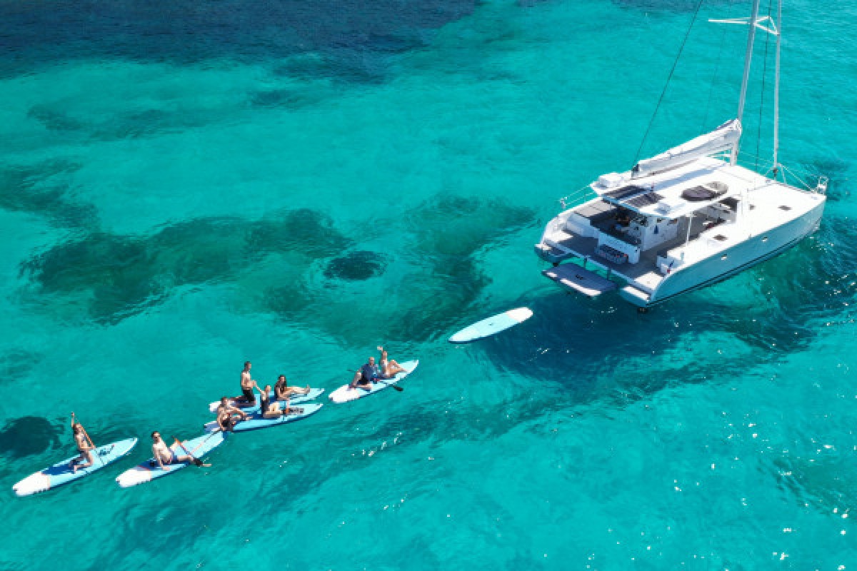 Sortie privatisée en Catamaran + activités S.U.P. - SUNSET - Expérience Côte d'Azur