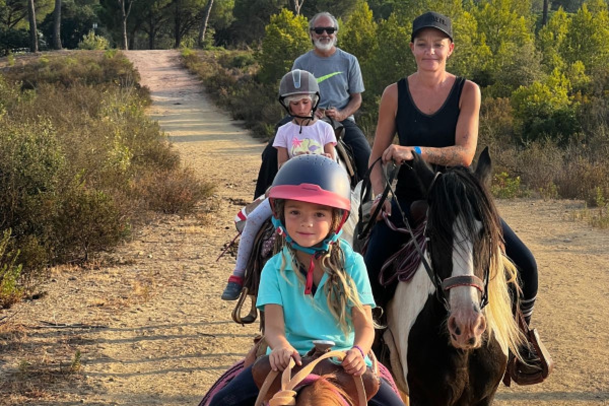 Family ride : 1h de balade à cheval dans le massif de l'Esterel - Expérience Côte d'Azur
