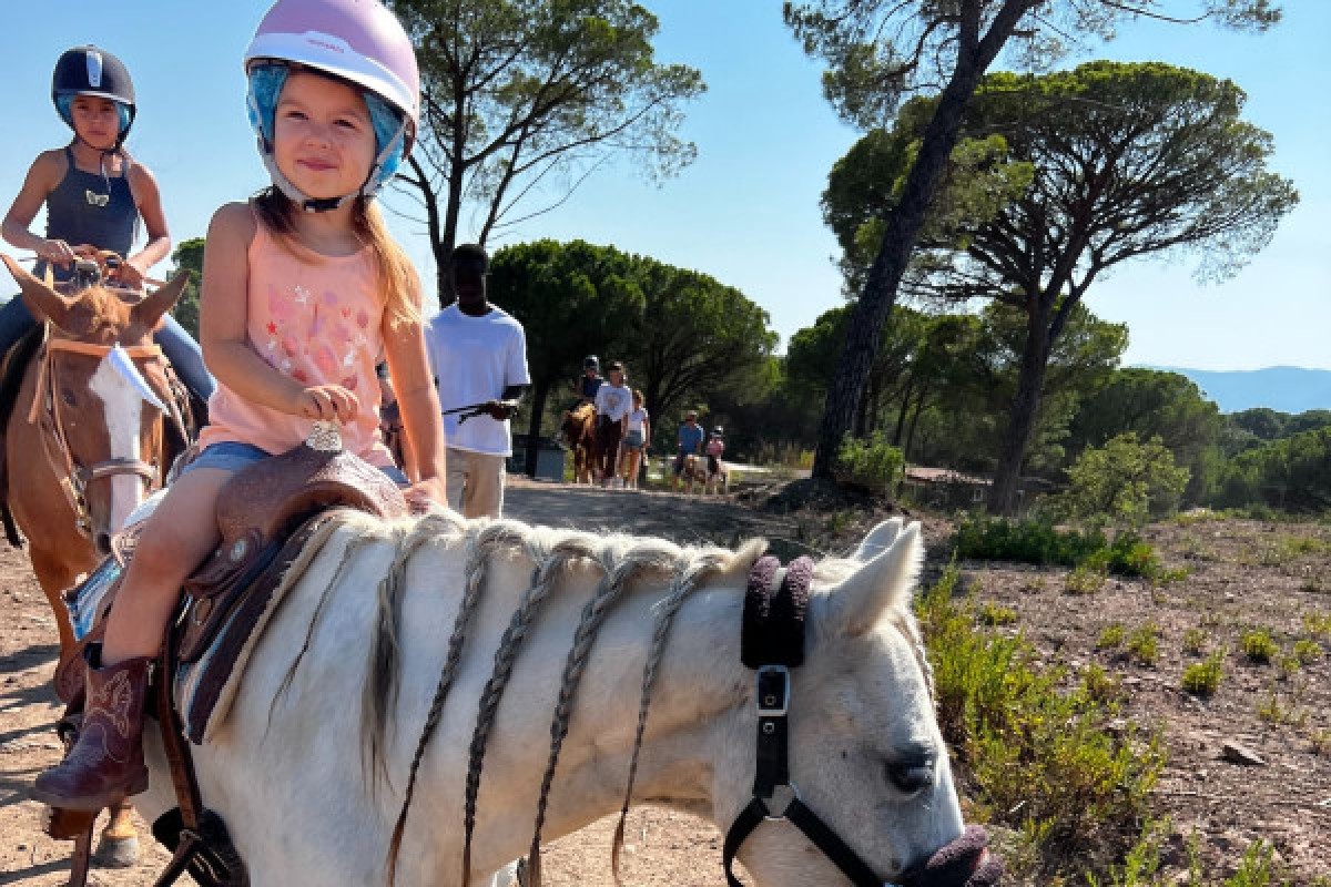 Family ride : 1h de balade à cheval dans le massif de l'Esterel - Expérience Côte d'Azur