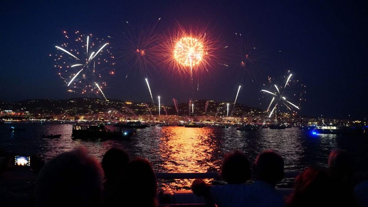 Feu d'artifice Cannes en bateau