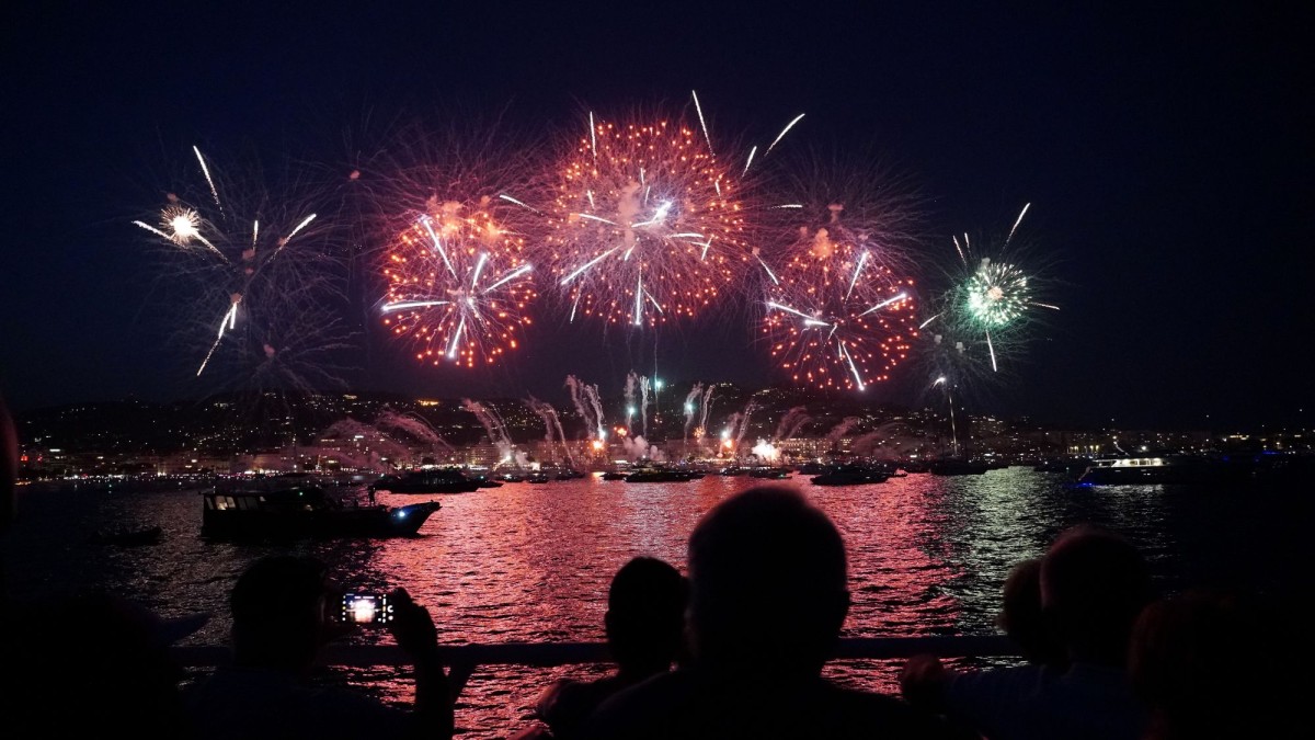 feu d'artifice en mer