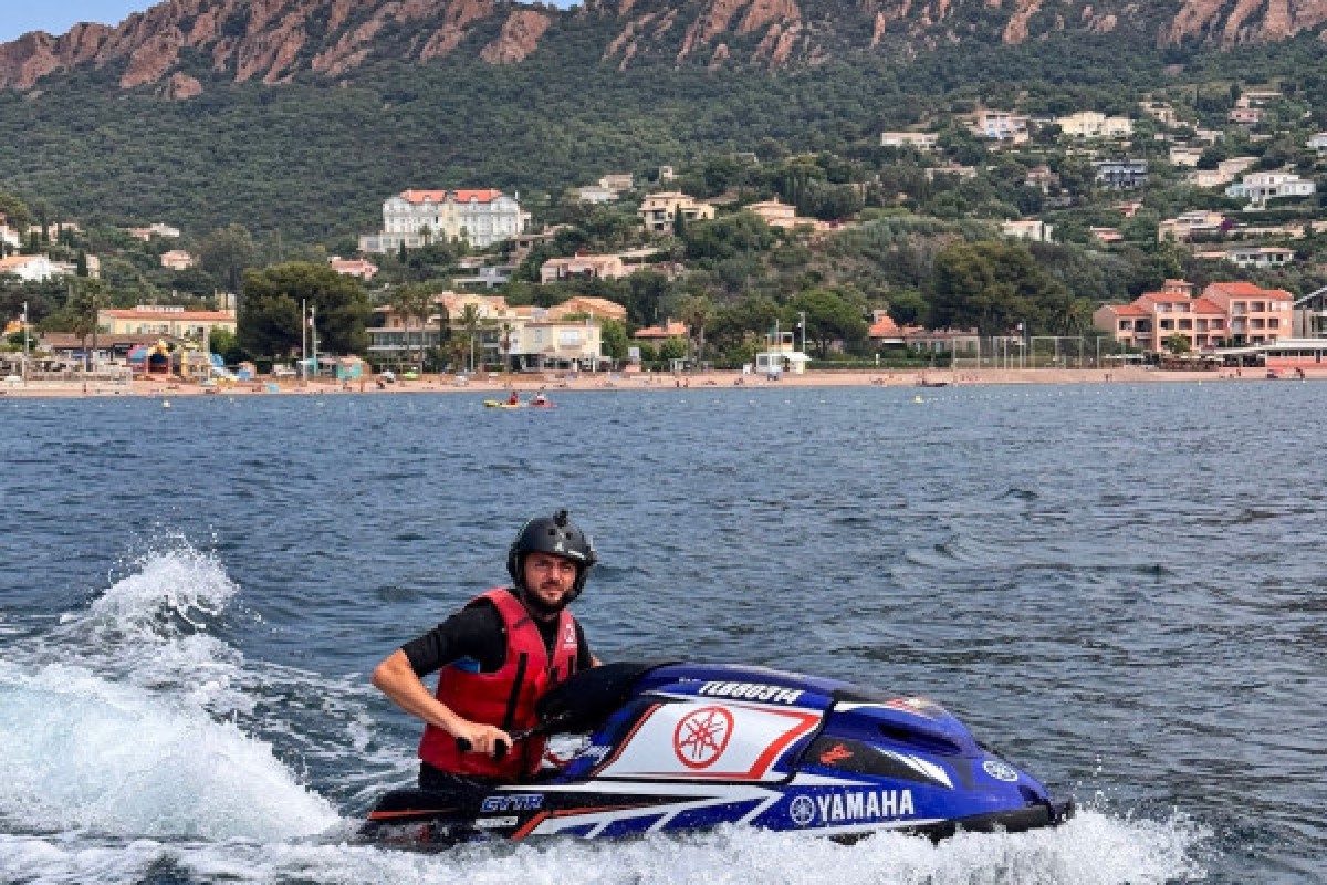 Insolite: Jet Ski à Bras à Agay - Saint-Raphaël - Expérience Côte d'Azur