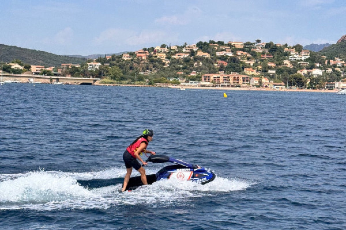 Insolite: Jet Ski à Bras à Agay - Saint-Raphaël - Expérience Côte d'Azur