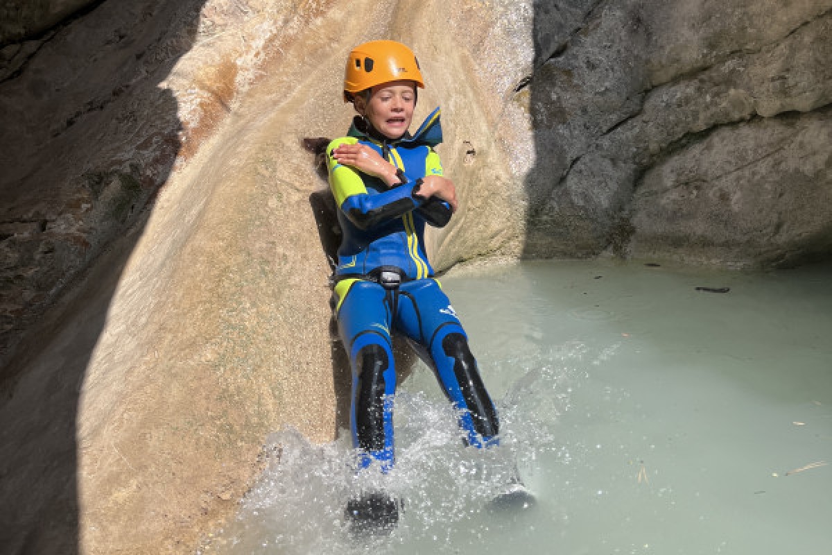 Canyoning facile en famille spécial enfant - Expérience Côte d'Azur