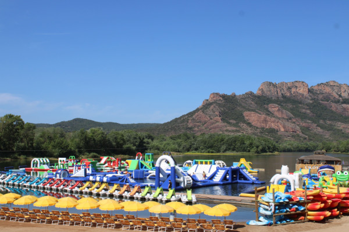 Journée activités nautiques & détente au bord d'un lac - Expérience Côte d'Azur