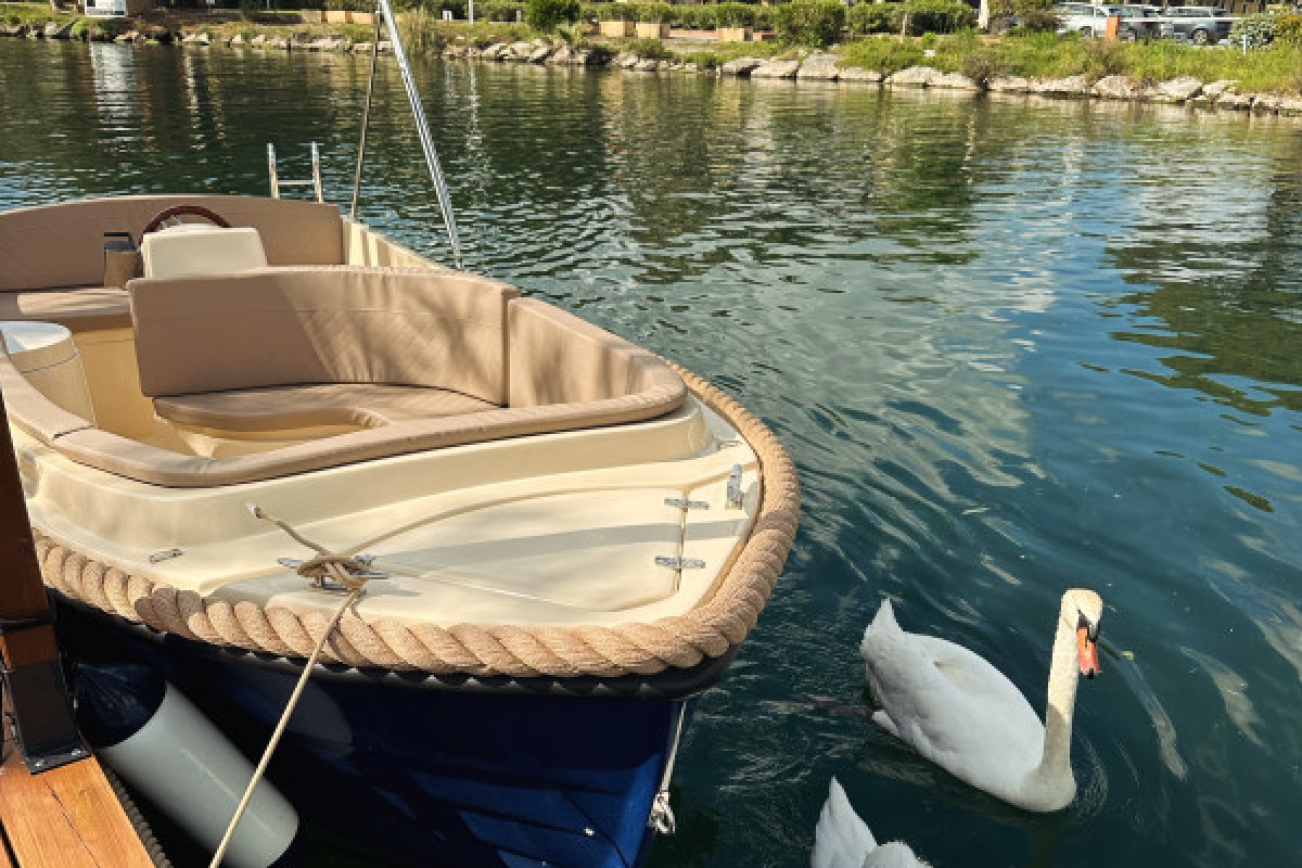 Location bateau sans permis sur la rivière de la Siagne - Expérience Côte d'Azur