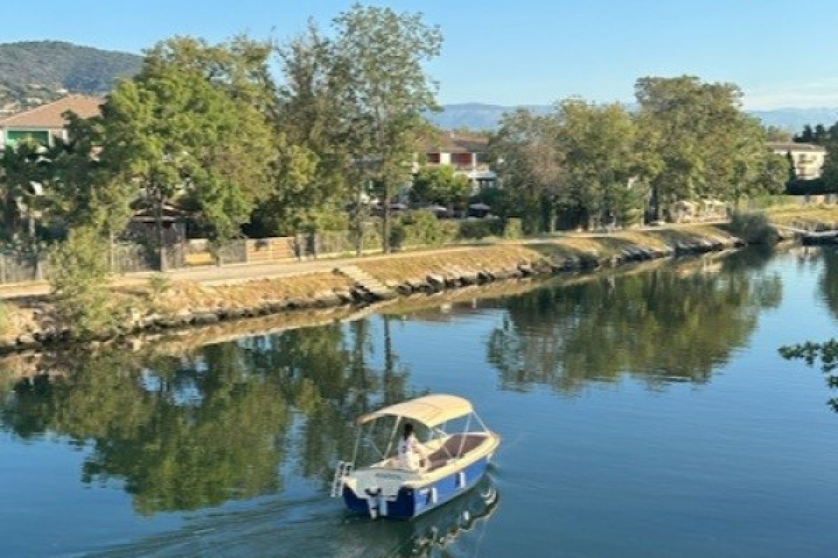Location bateau sans permis sur la rivière de la Siagne - Expérience Côte d'Azur