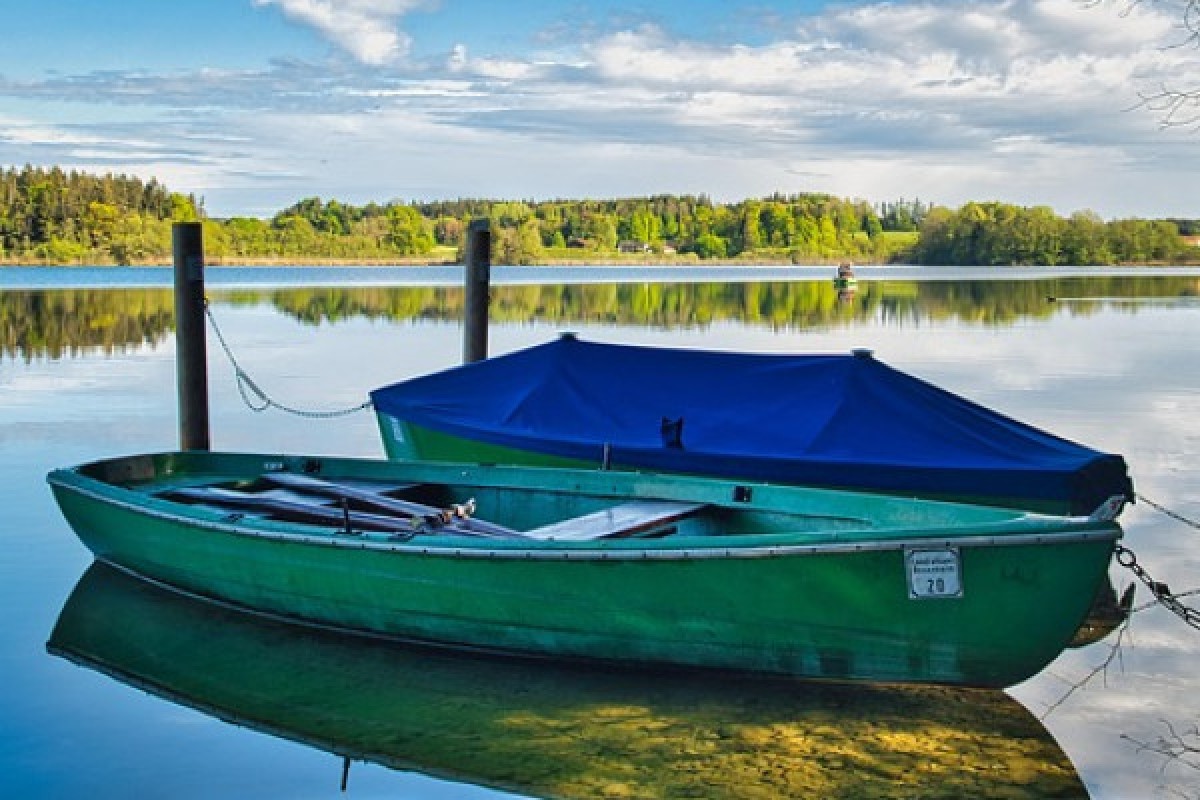  Location de barque traditionnelle sur lac - Expérience Côte d'Azur