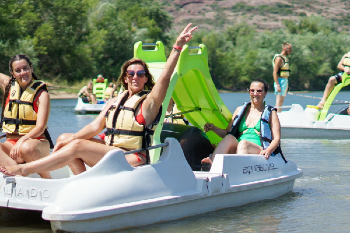 Location de pédalo sur lac - Expérience Côte d'Azur