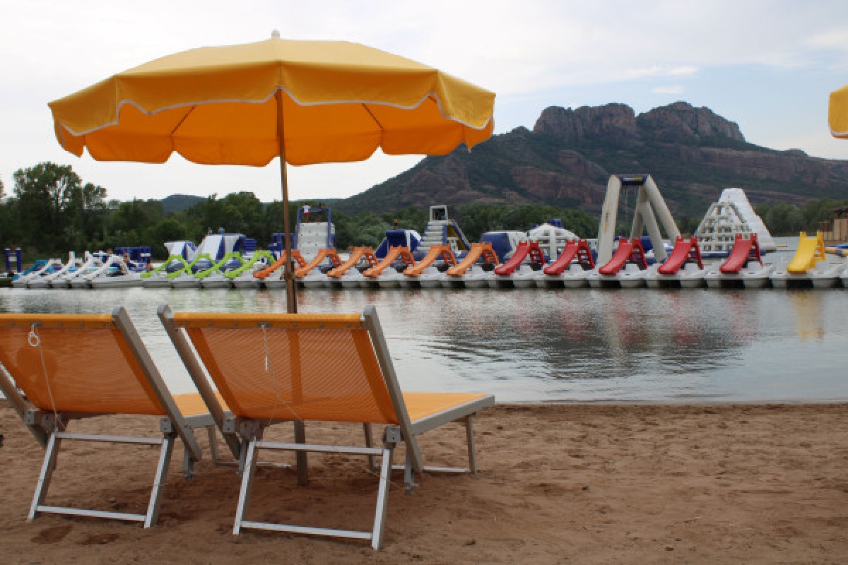 Location de transats & parasol - Expérience Côte d'Azur