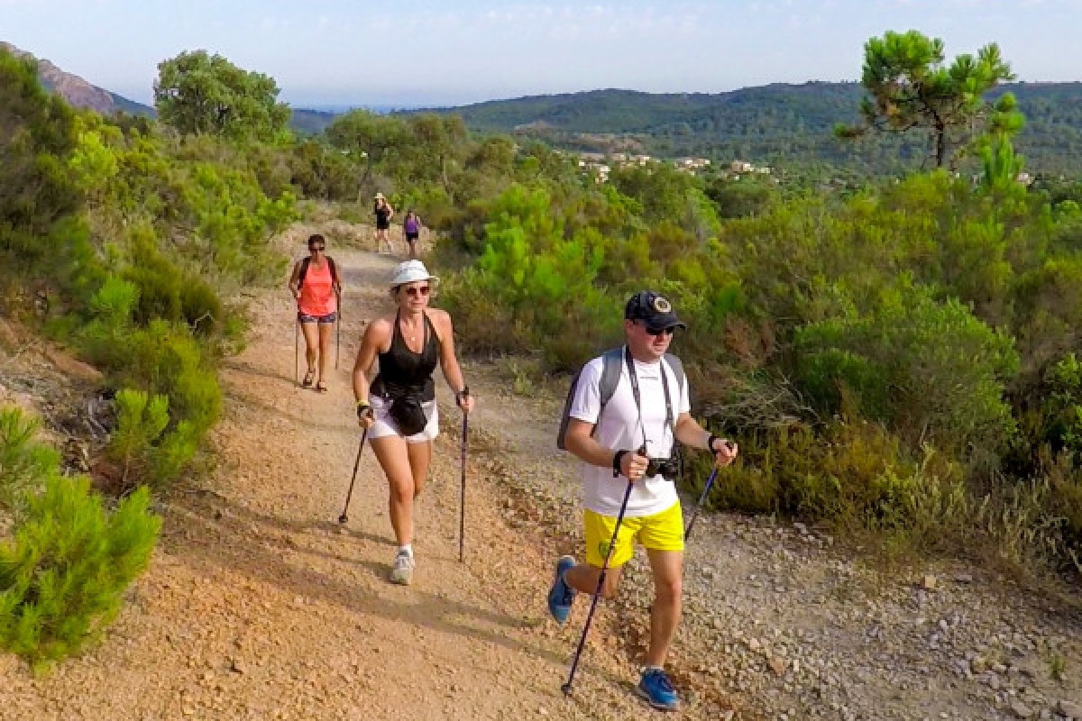 Marche nordique au cœur du massif de l'Estérel - Expérience Côte d'Azur