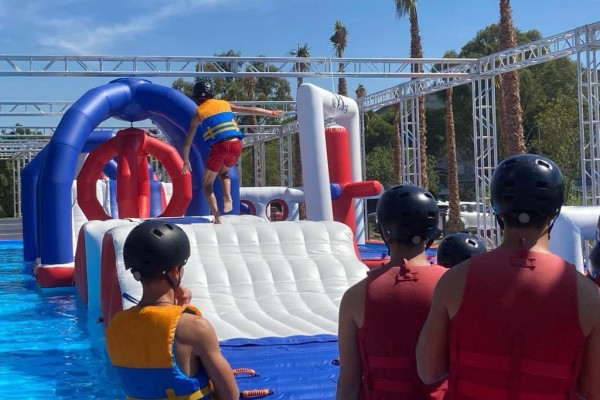 Parcours Ninja Warrior dans le Var : défiez vos amis au Go Ninja à Puget-sur-Argens ! - Expérience Côte d'Azur