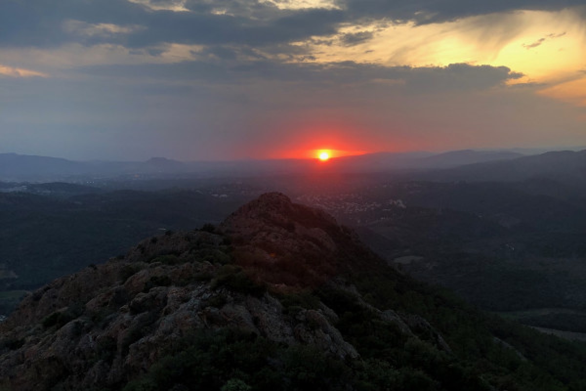 Vue coucher de soleil au cap roux à Saint Raphaël