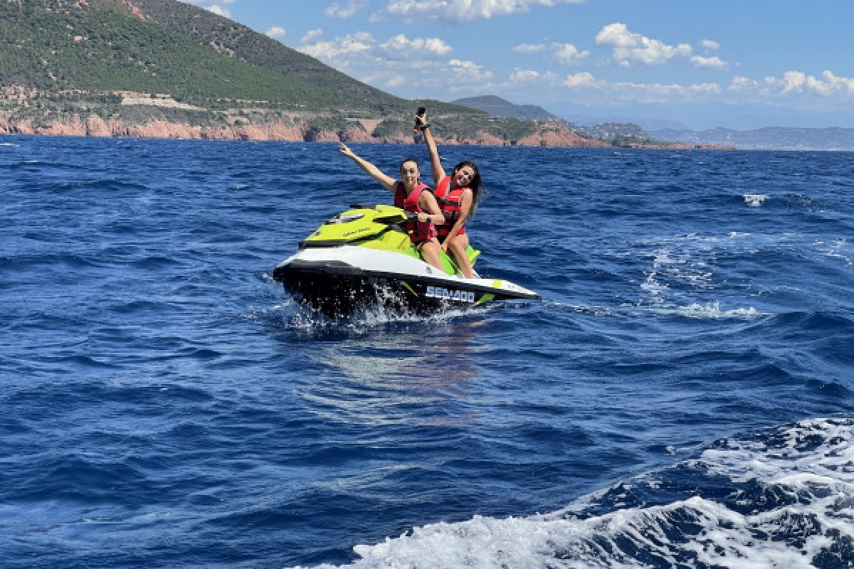 Randonnée en Jet Ski - Baie de Saint Raphaël 1h  - Agay - Expérience Côte d'Azur