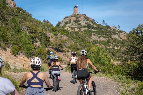 Randonnée VTTAE -"Le sommet de l'Estérel" à la journée - Expérience Côte d'Azur