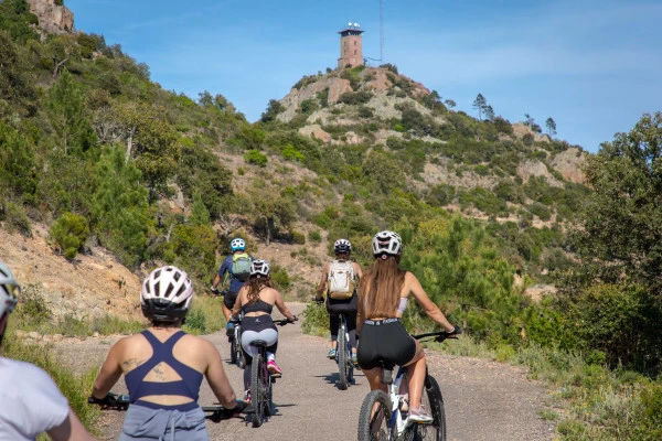 Randonnée VTTAE -"Le sommet de l'Estérel" à la journée - Expérience Côte d'Azur
