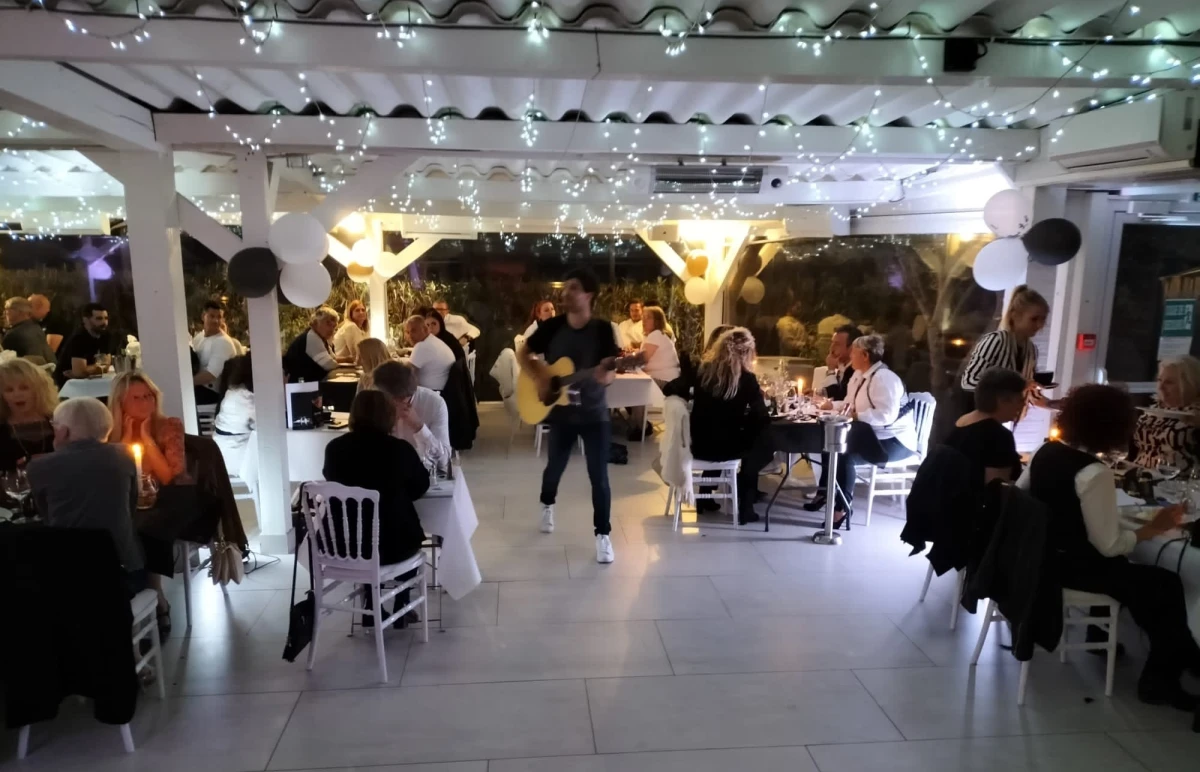 Soirée animée du nouvel An ambiance Western à l'Auberge des pins - Tourrettes - Expérience Côte d'Azur