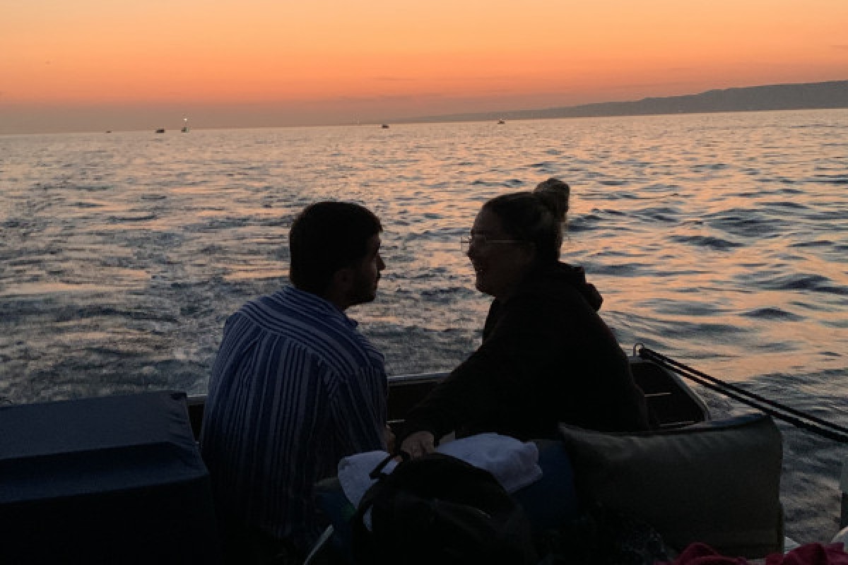 Soirée au soleil couchant dans les Calanques du Frioul - Quai d'honneur Mairie - Expérience Côte d'Azur