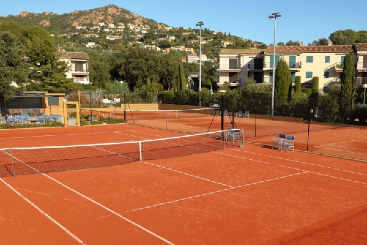 Stage de tennis enfant à Agay – Vacances sportives sur la Côte d’Azur - Expérience Côte d'Azur