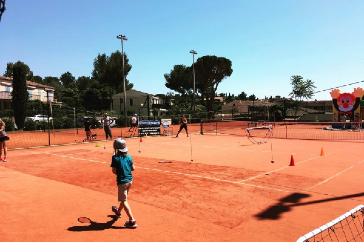 Stage de tennis enfant à Agay – Vacances sportives sur la Côte d’Azur - Expérience Côte d'Azur