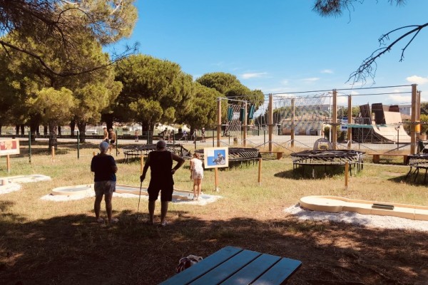 Votre mini-golf à Fréjus sur la Base Nature ! - Expérience Côte d'Azur
