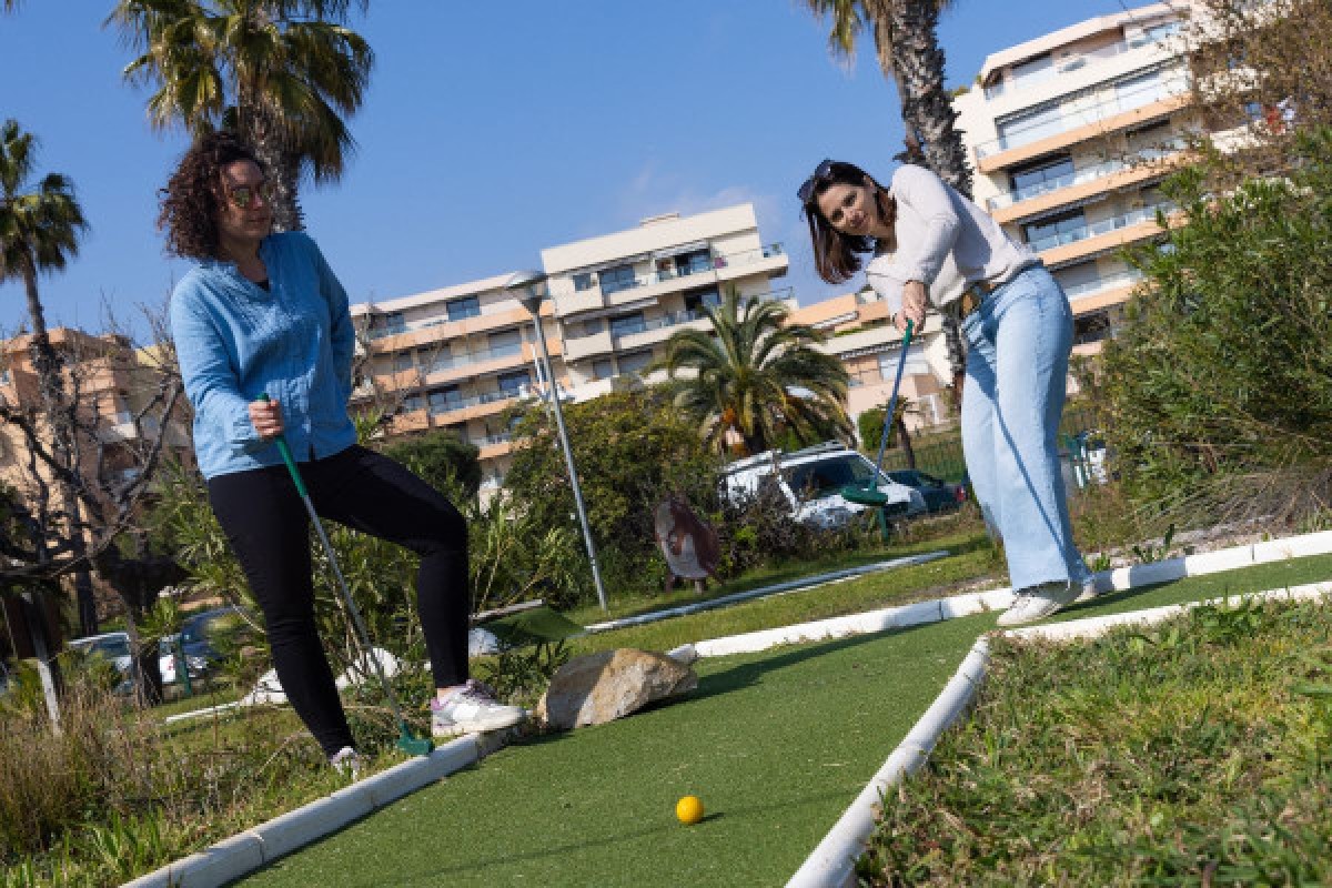 Votre Mini-Golf à Saint-Raphaël les pieds dans l'eau ! - Expérience Côte d'Azur