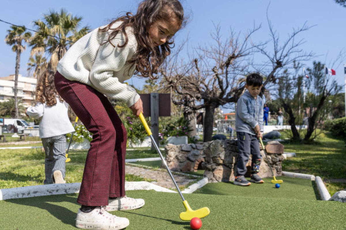 Votre Mini-Golf à Saint-Raphaël les pieds dans l'eau ! - Expérience Côte d'Azur