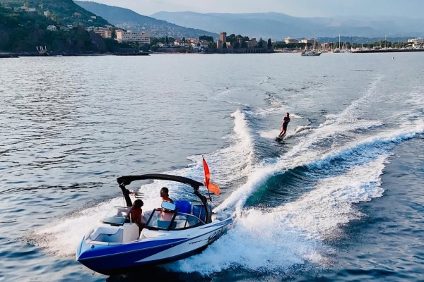 Wakeboard - Wakesurf - Ski nautique - Expérience Côte d'Azur